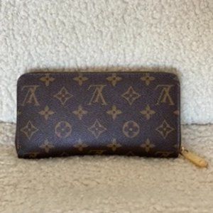 Louis Vuitton Zippy Monogram Wallet